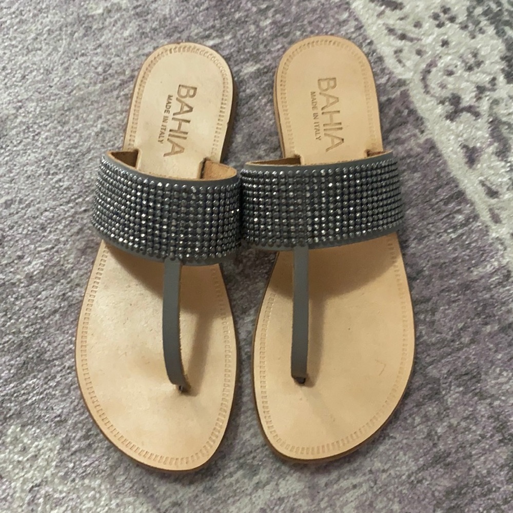 Bahía thong sandals size 6.5